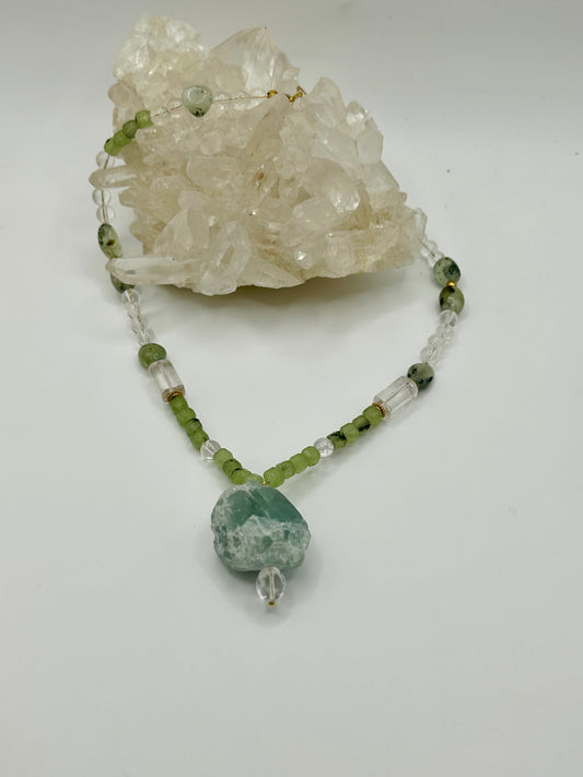 Collier en Prhénite, Quartz Blanc et Fluorite Brute – Équilibre & Énergie Pure
