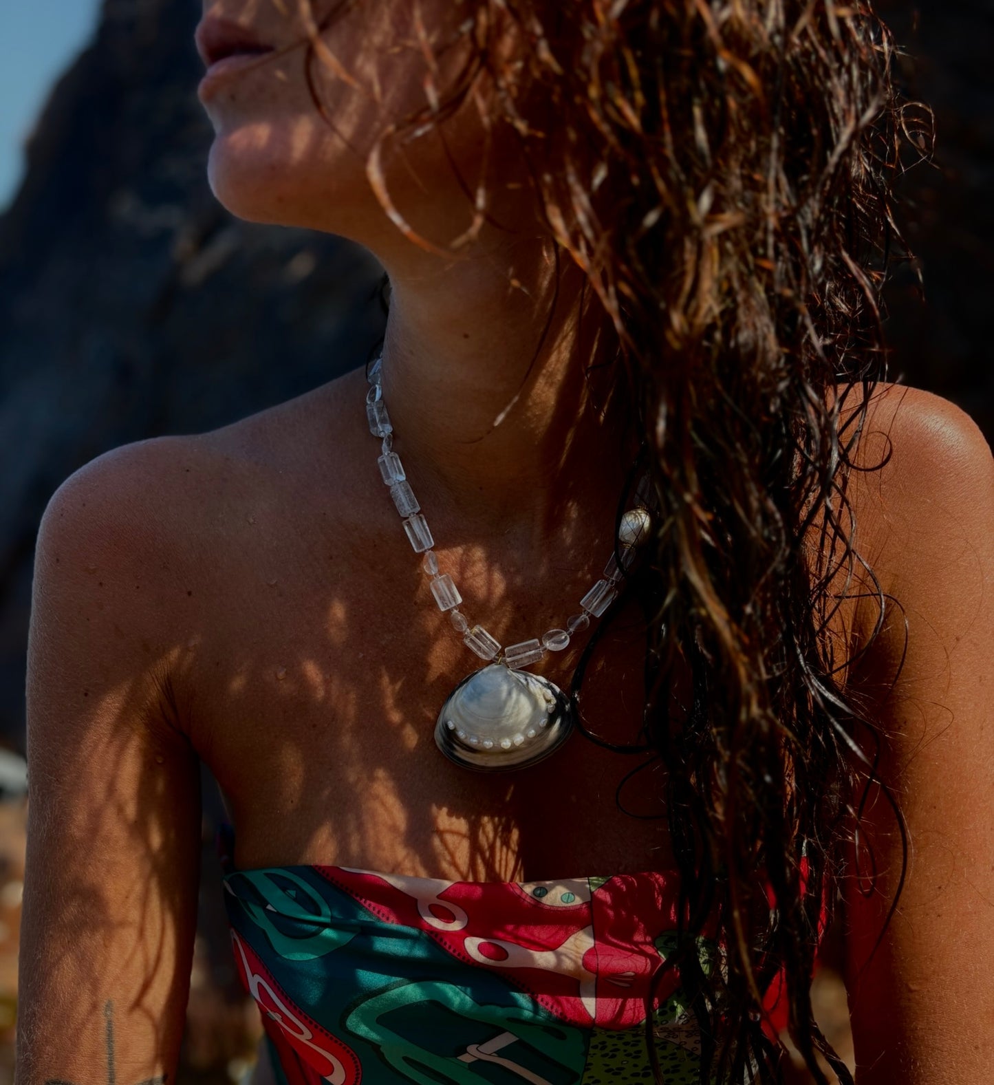 Collier Trésor Marbré – Quartz Blanc & Coquillage Perlé