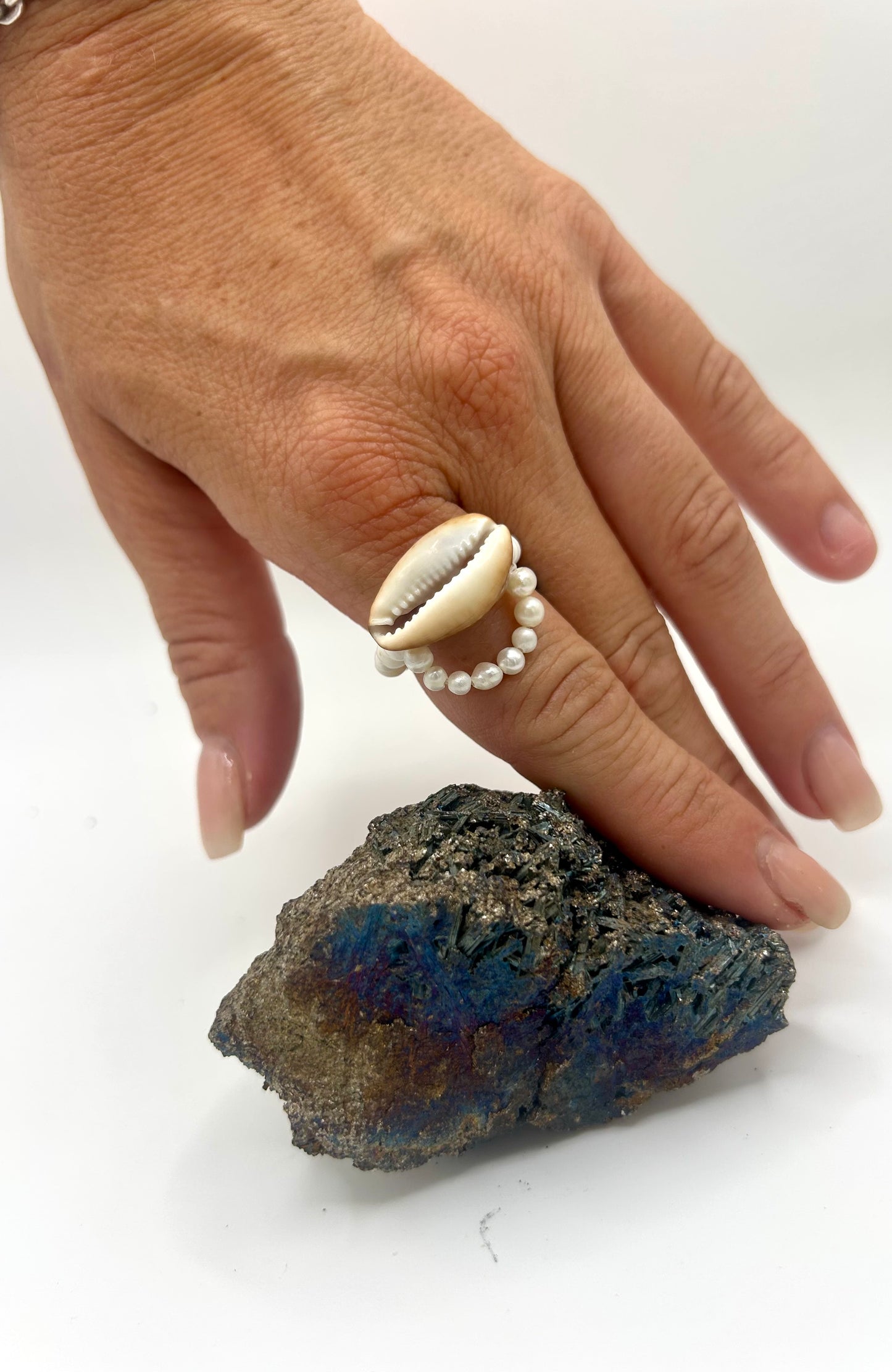 Bague “Lune d’écume” – Cauri & perles de culture naturelles