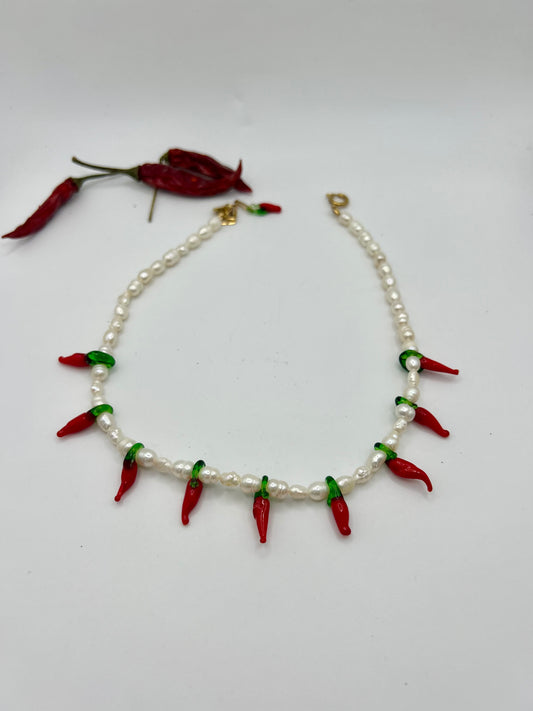 Collier “Caliente Pop” – Perles de culture & piment en verre