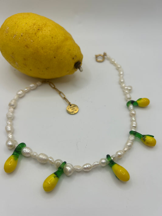 Collier “Dolce Vita” – Perles de culture & citrons en verre (40 cm)