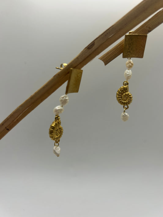 🌊 Boucles Spirales d'Écume – Coquillage & Perle de culture