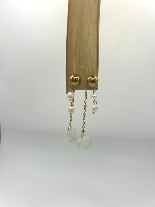 Boucles “Double Lumière” – Quartz aura & perles de culture