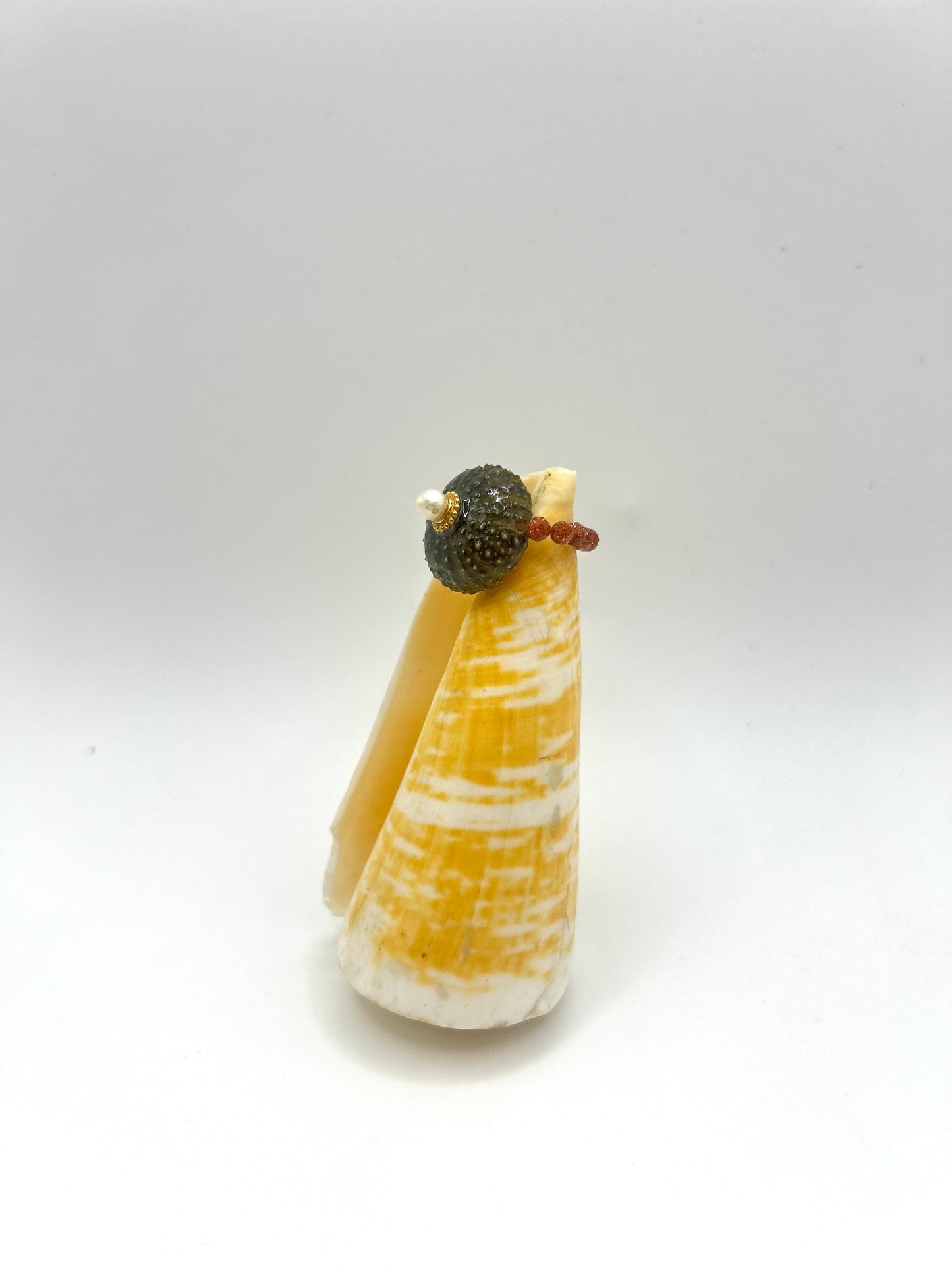 Bague Oursin en Pierre de Soleil sur Fil Élastique – Élégance & Énergie Solaire