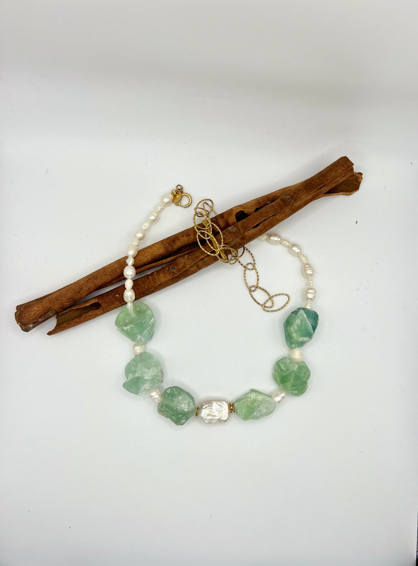 Fluora Collier Fluorite Brute & Perle de Culture en Acier Inoxydable