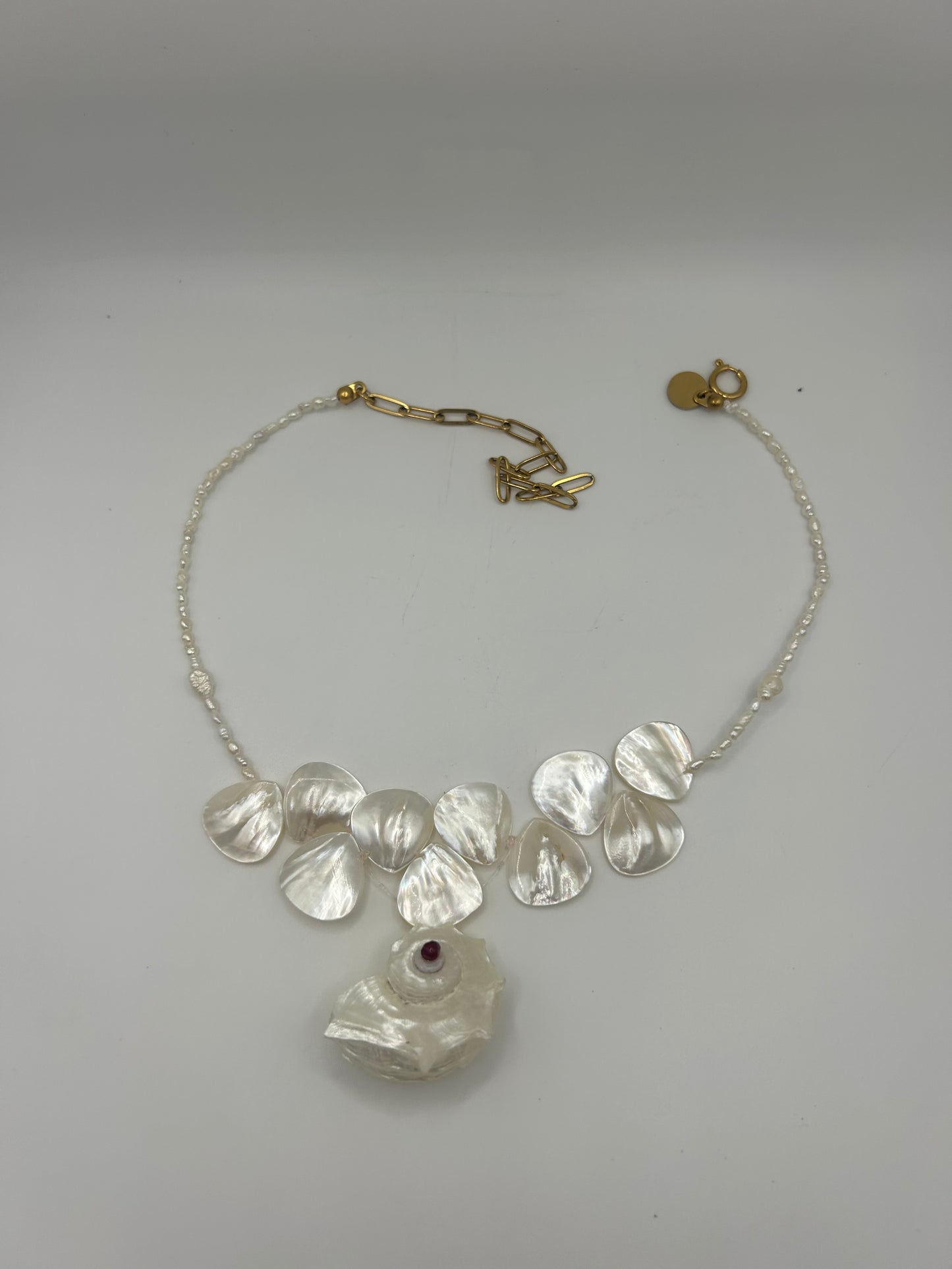 Collier Perles de Culture & Nacre – Coquillage Suspendu