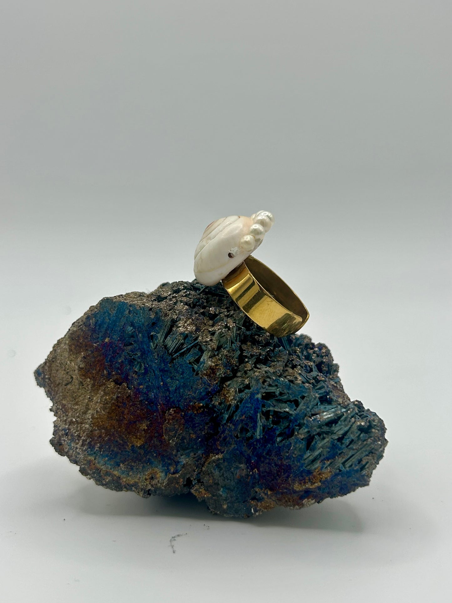 Bague “serena” – Coquillage doré & perles de culture