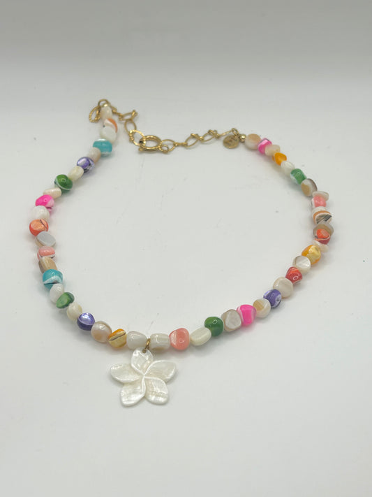 Collier en perle de nacre et fleur de nacre sculpter 