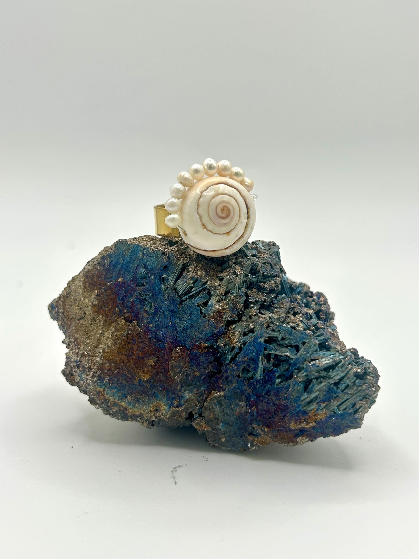 Bague “serena” – Coquillage doré & perles de culture