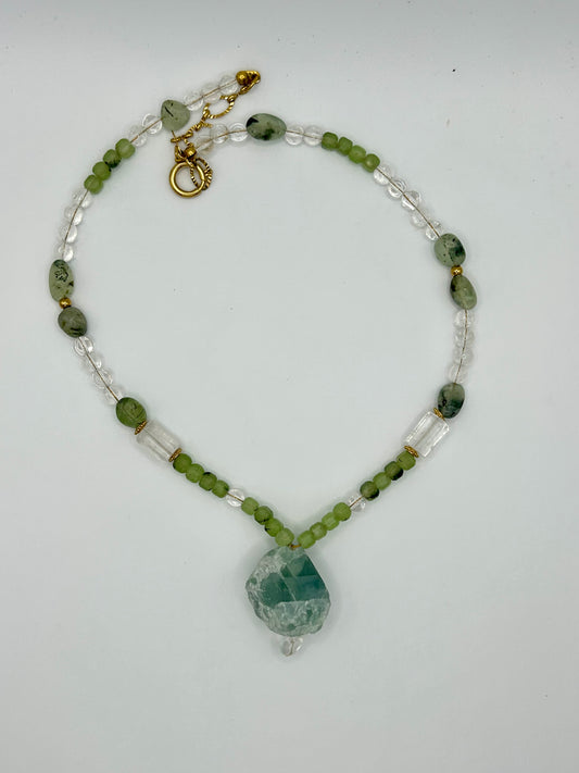Collier en Prhénite, Quartz Blanc et Fluorite Brute – Équilibre & Énergie Pure