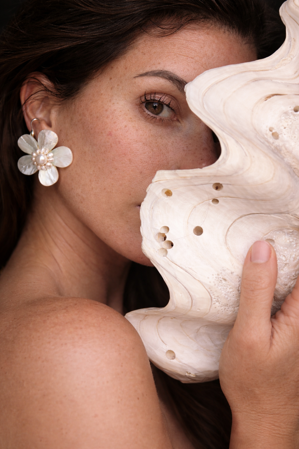 boucle d'oreille en perle de nacre fleur et perle d'eau douce pièces unique idéal cadeau 