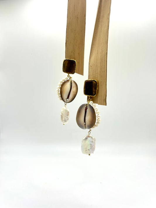 Boucle d’oreille pierre de tigre  caurie et perle de culture suspendu 