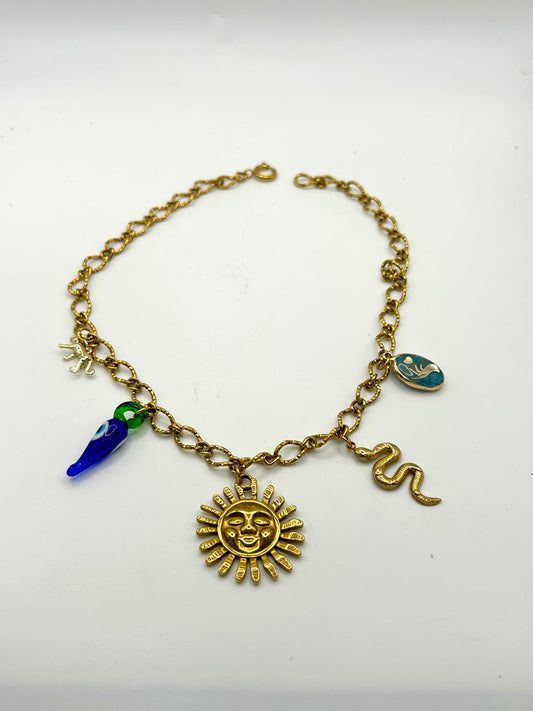 Collier breloque , tigre , soleil , serpent , piment bleu 