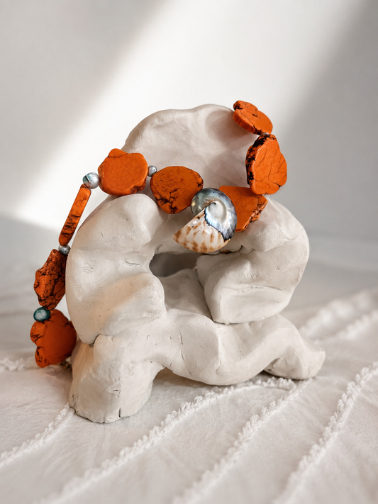   Collier howlite orange perles de culture bleues et pendentif nautile bleu orange marin