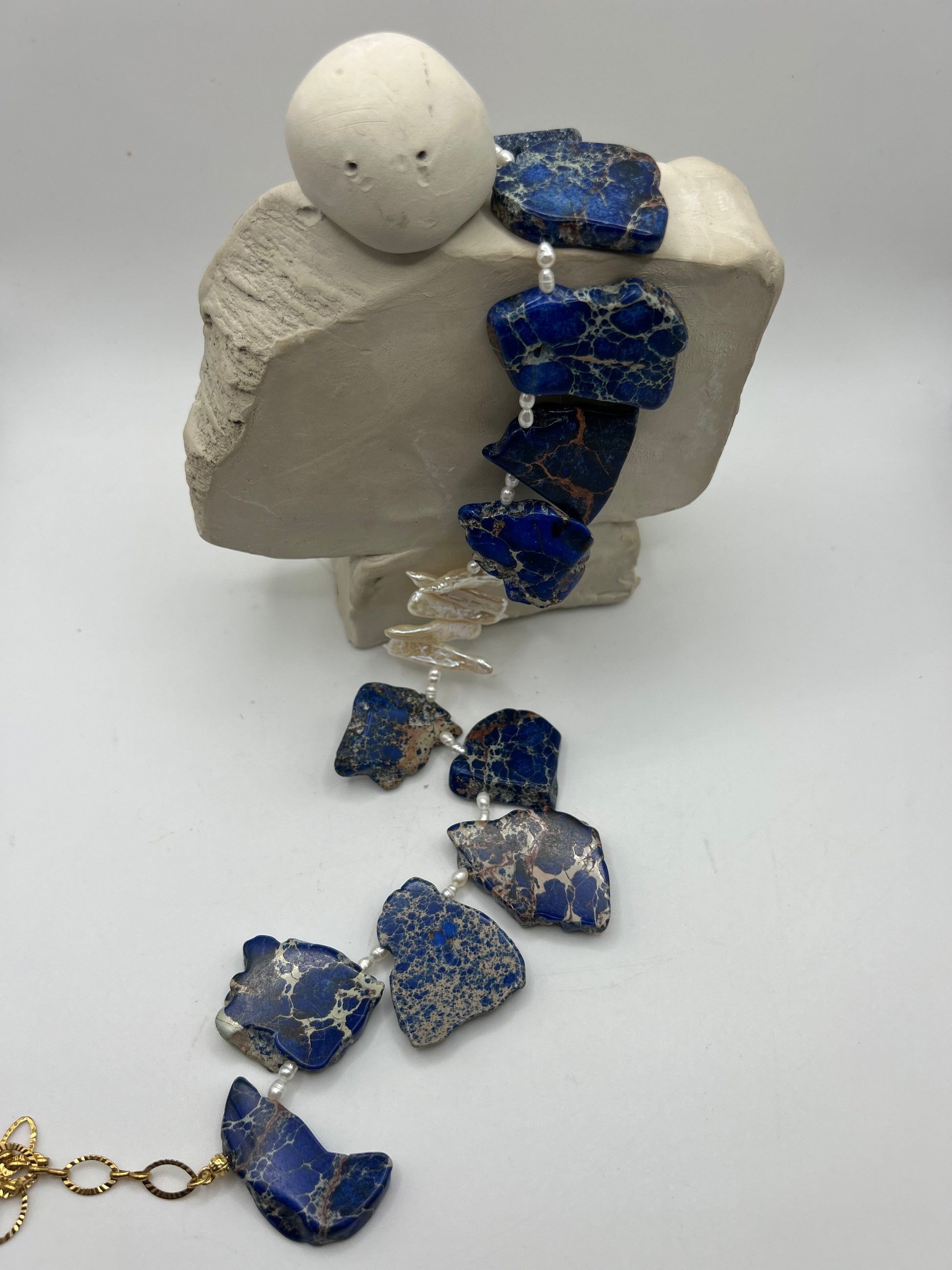  Collier lapis lazuli pierre bleue naturelle et perles Biwa nacrées bijou élégant