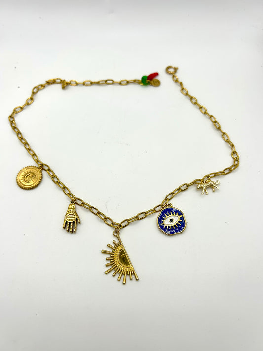 Collier breloque avec œil, tigre, main, soleil et petits piment rouge