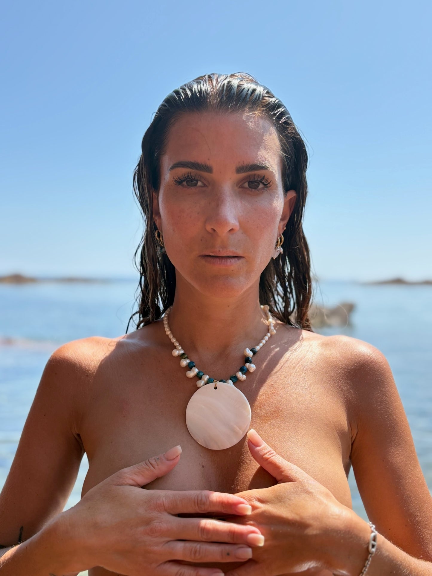 Clarté Sauvage nacre blanche & oeil de tigre bleu ,perles eau douce