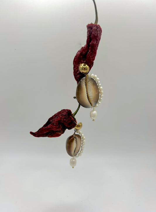Boucle d’oreille caurie et perle de culture pendante 