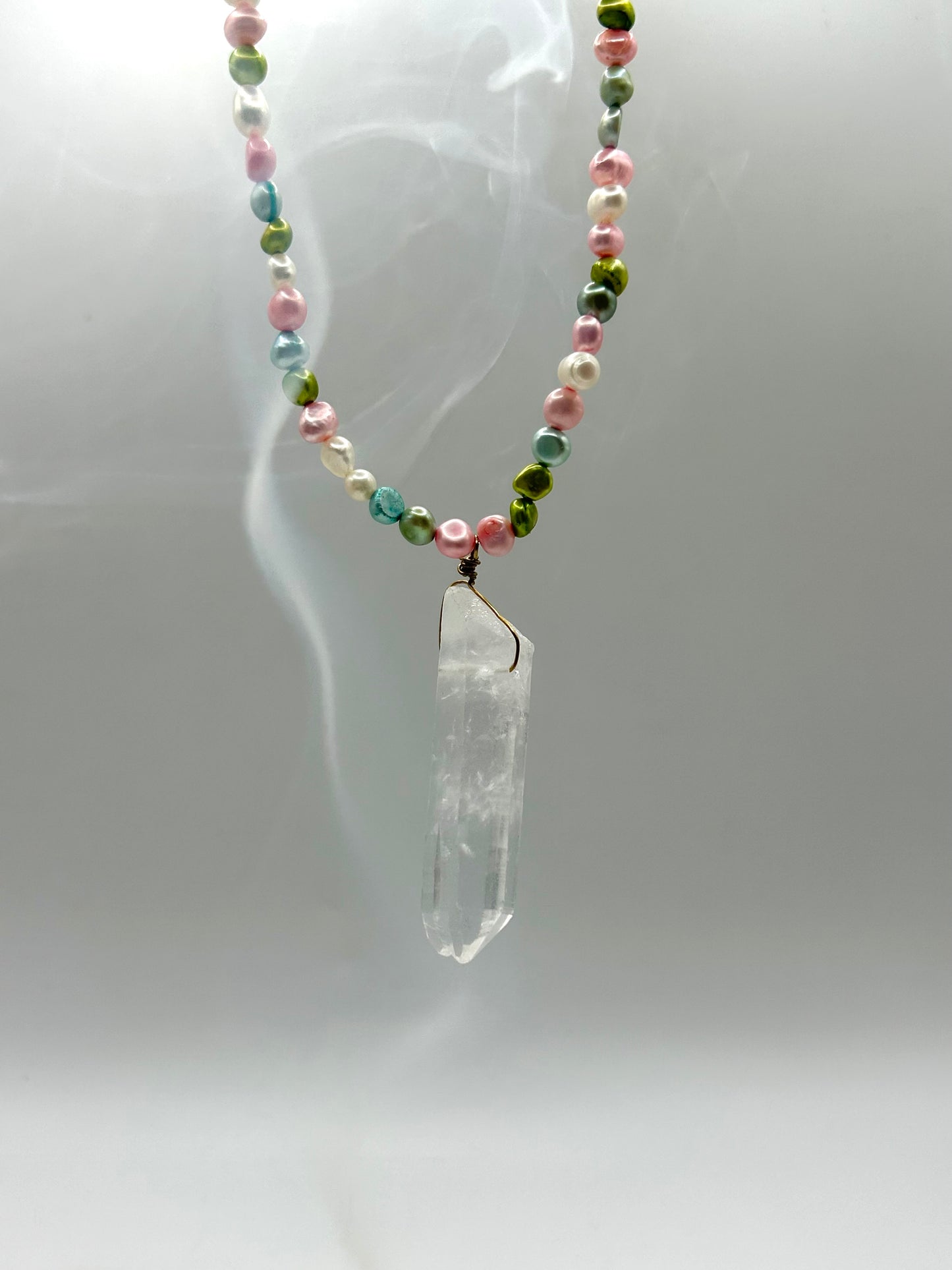 Collier pendule quartz blanc 