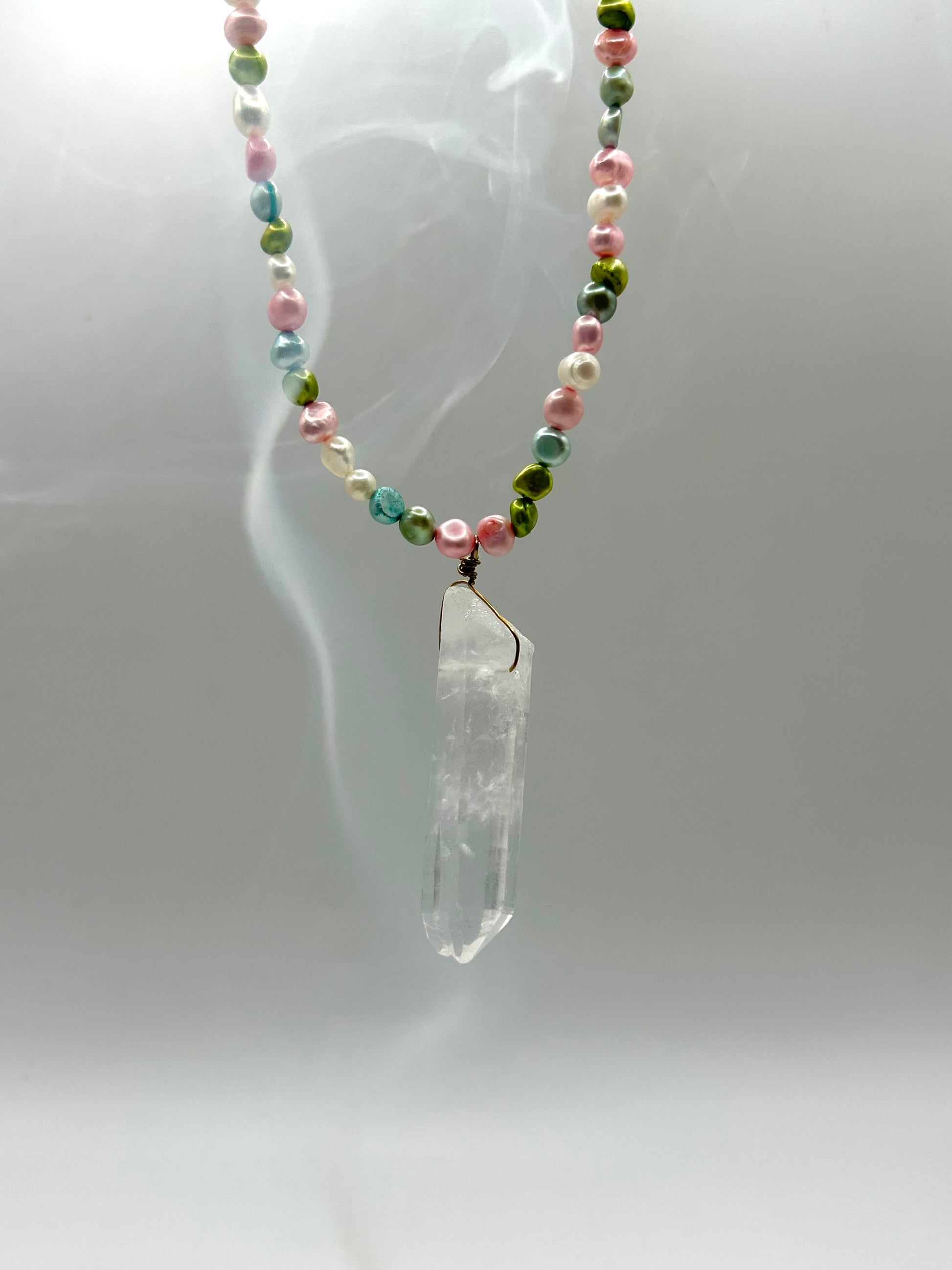 Collier pendule quartz blanc 