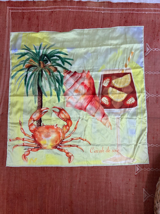 Foulards été toucher soie faits main pièces uniques motifs marins et estivaux : crabe et cocktail jaune, Aperol Spritz orange, homard rouge orangé style bohème chic
