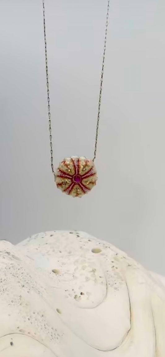 Collier Oursin – Éclat Rose des Océans