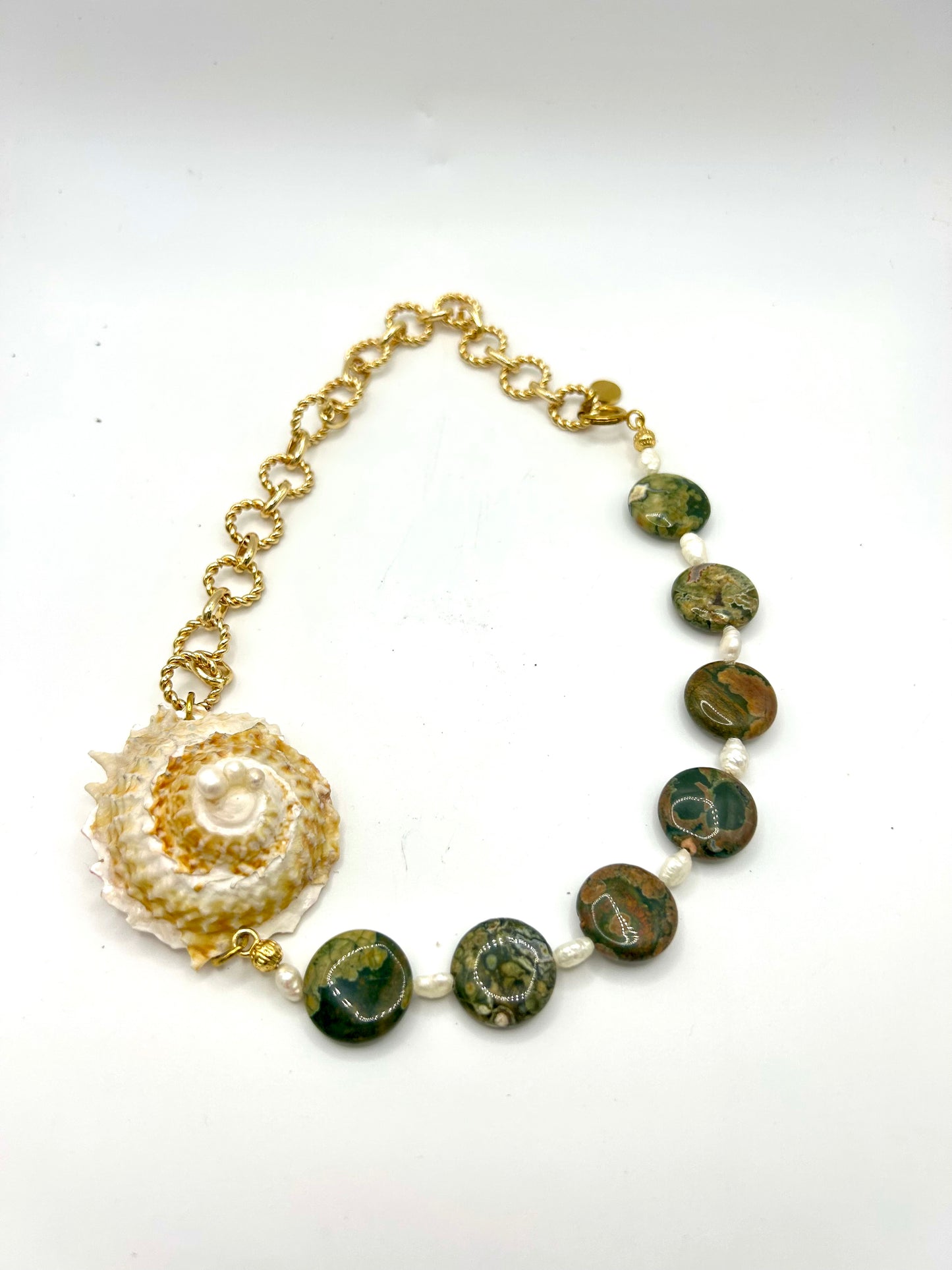 Collier “Âme Libre” – Jaspe Kambaba, perles & coquillage (40–45 cm)
