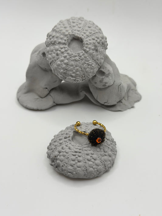 Bague oursin C’avah de Soie, bijou marin artisanal avec véritable coquillage d’oursin , bague dorée inspirée de la mer et de l’océan, bijou original de créateur.
