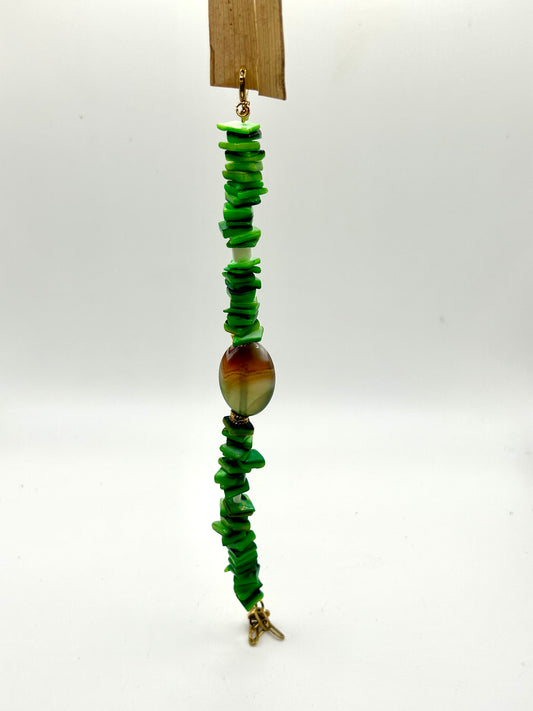 bracelet en perle coquillage vert et pierre agathe de paon