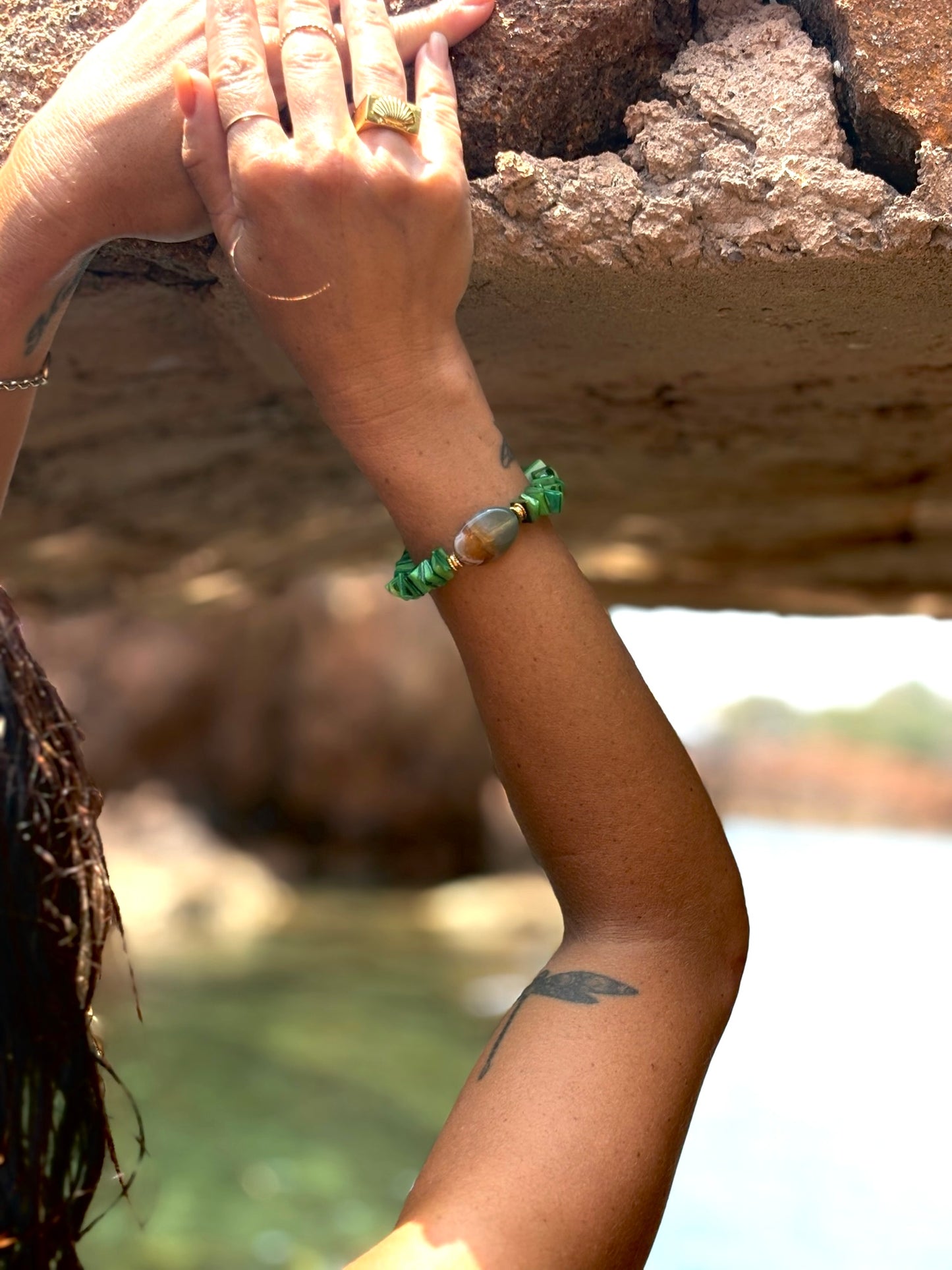 Paon Sacré 🌿 Bracelet en perles de coquillage vert & Agate paon