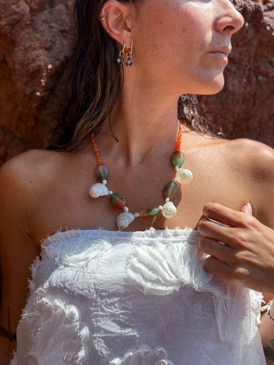 Collier coquillage en Agathe de paon 