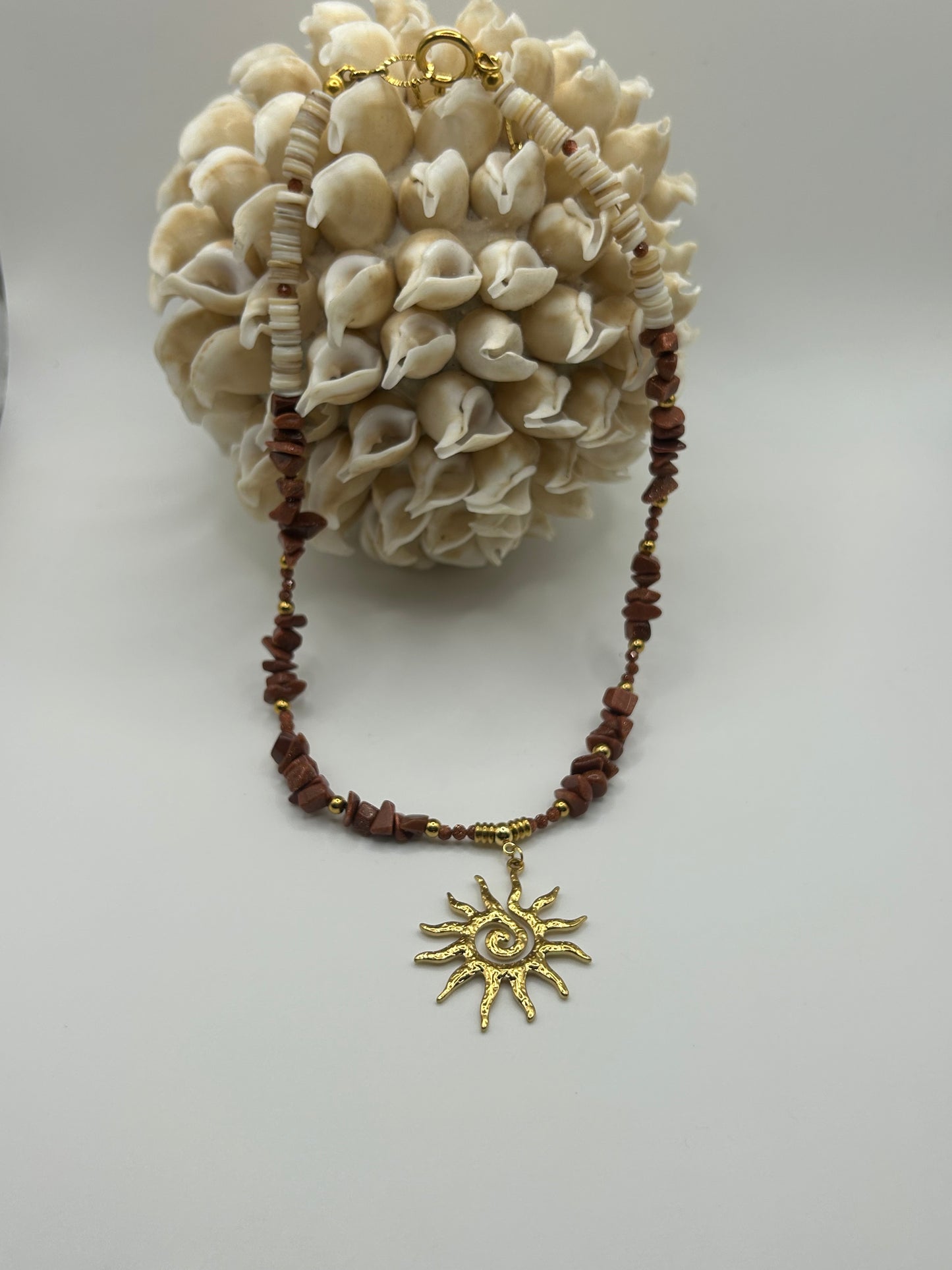 Collier en Pierre de Soleil avec Soleil Central – Éclat & Vitalité Solaire