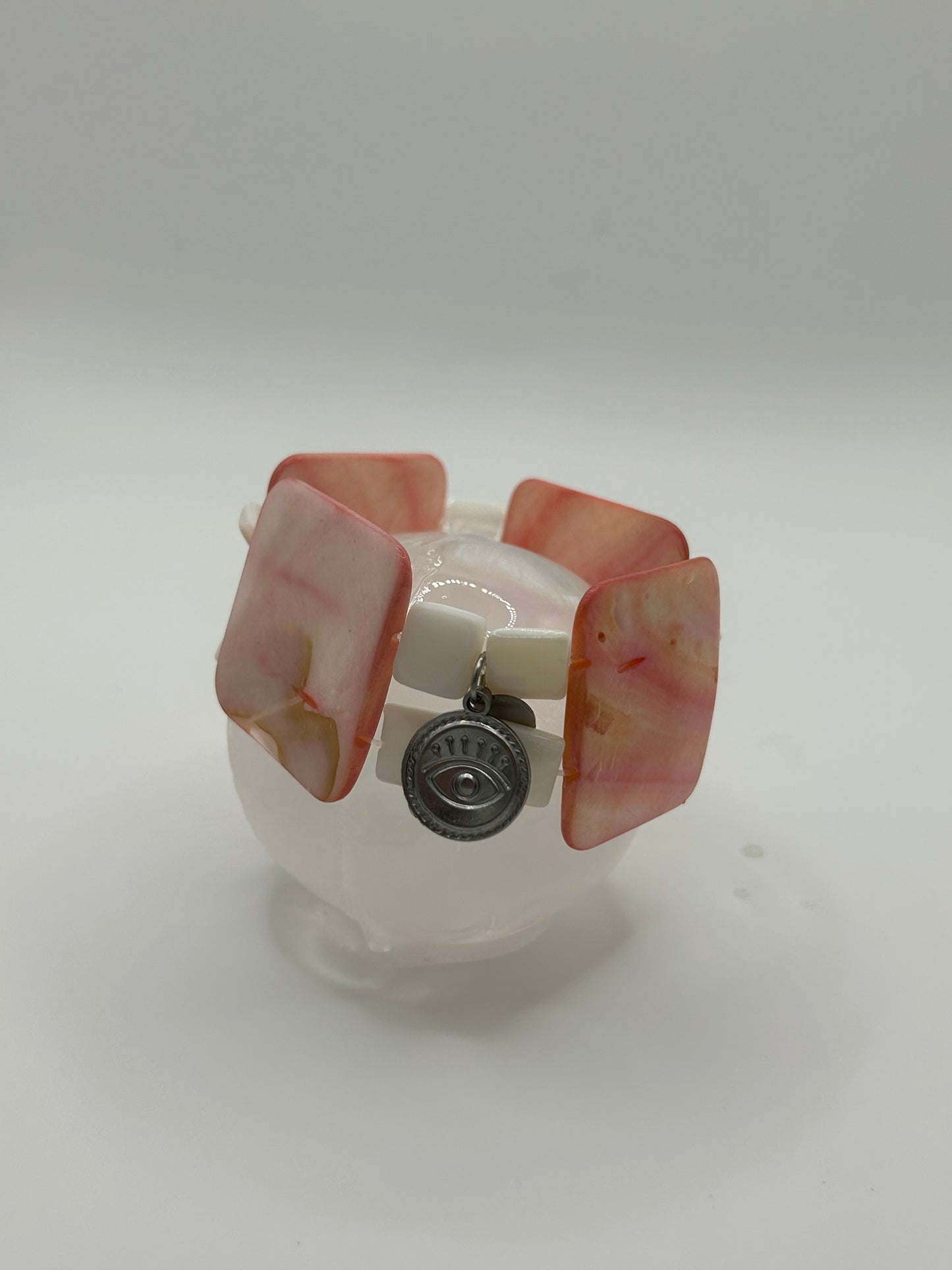 Bracelet Manchette en Nacre Rose Carrée – Élégance & Douceur Rosée